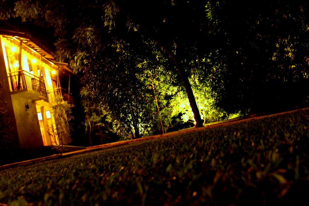 Magampura Eco Village Tissamaharama Exteriör bild